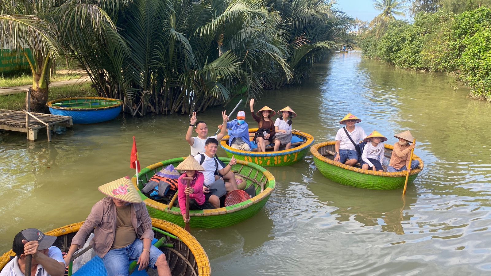 Dung Coconut basket boat tour