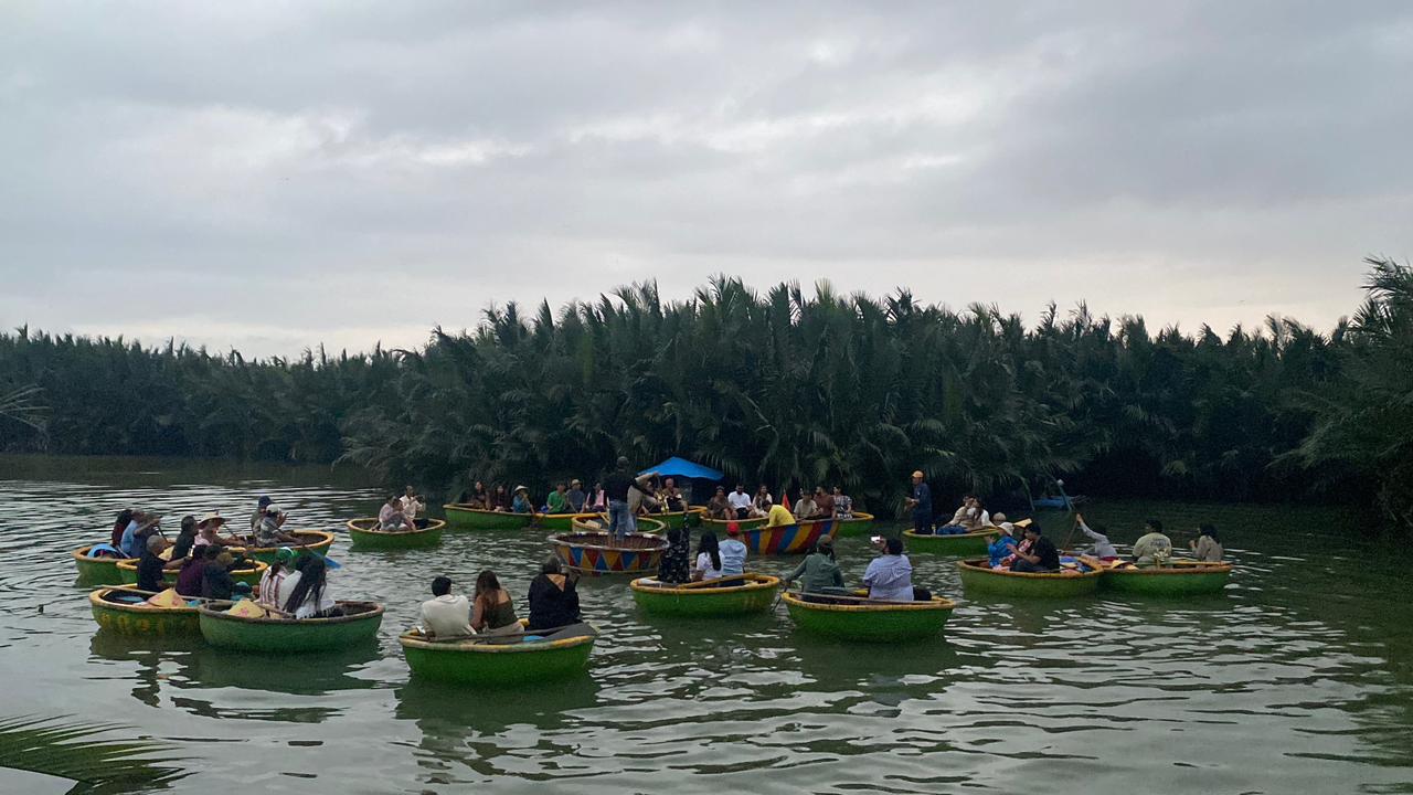 give me SEo friendly alt image for gallery page